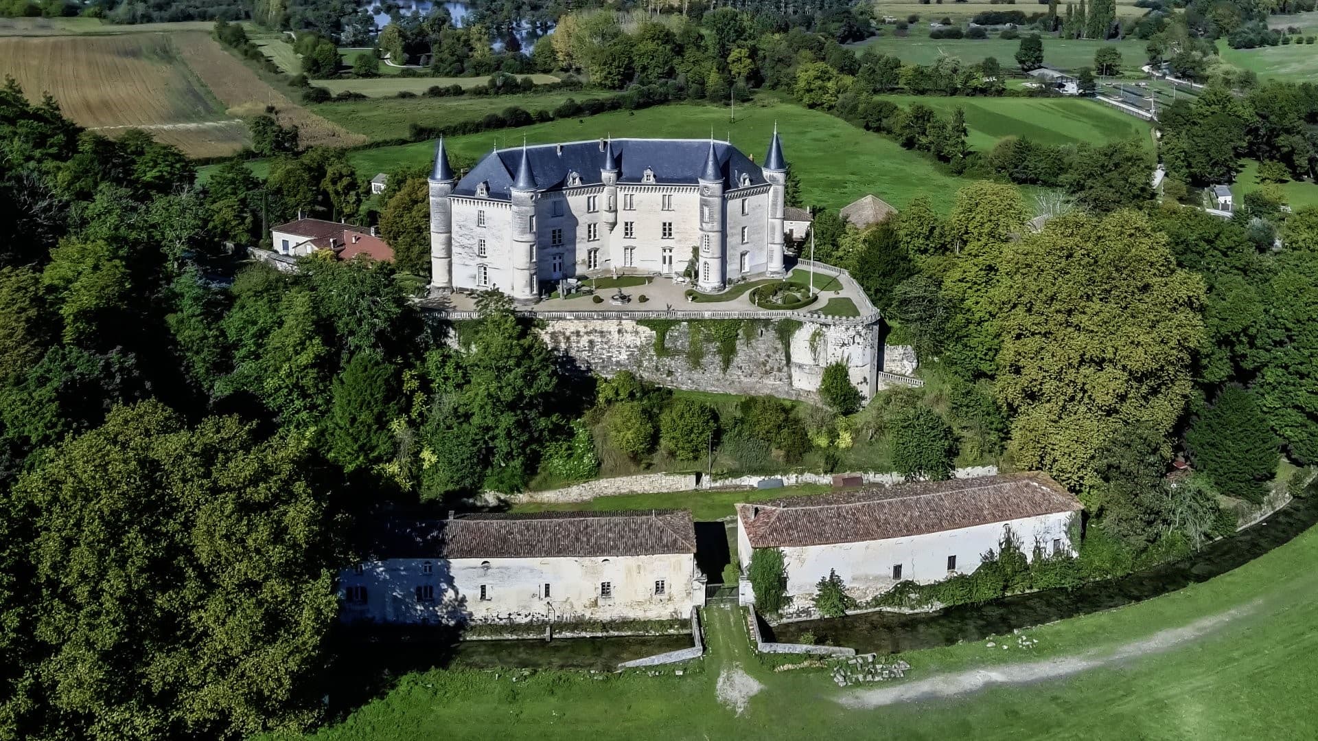 Majestic 19th Century Château with Swimming Pool and Guest House 5