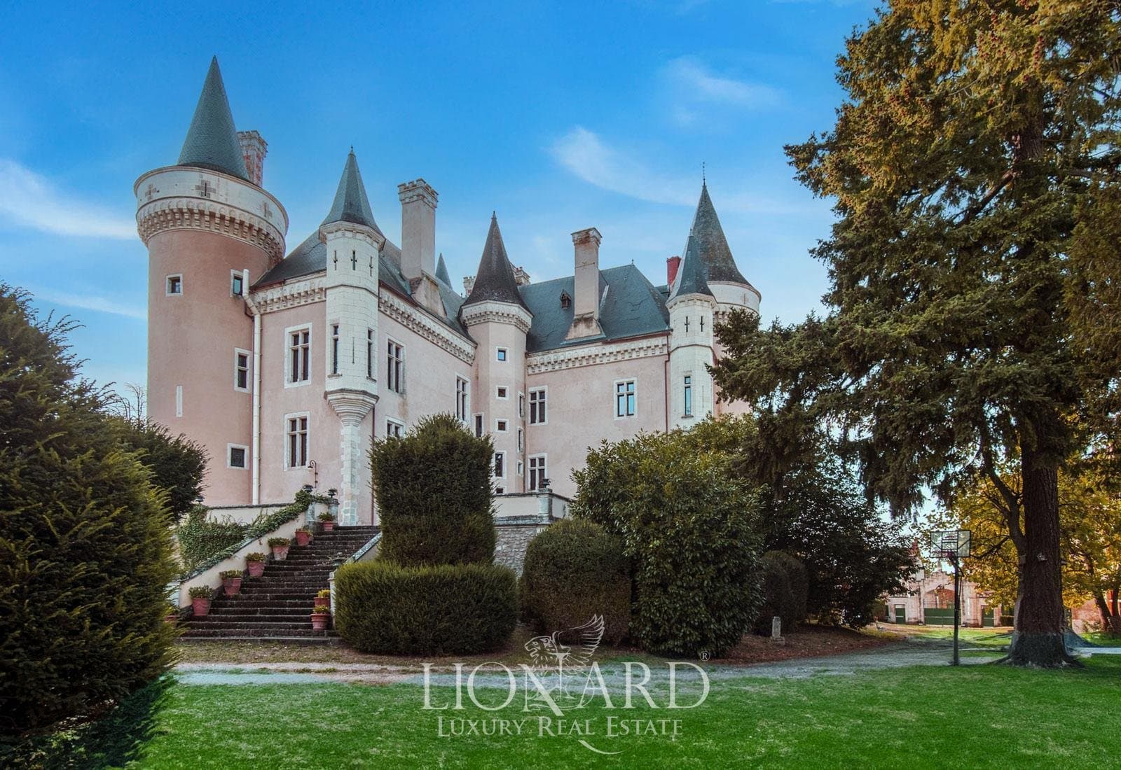 Historic 11th Century Gothic Castle With 2.5 Hectare Park 3