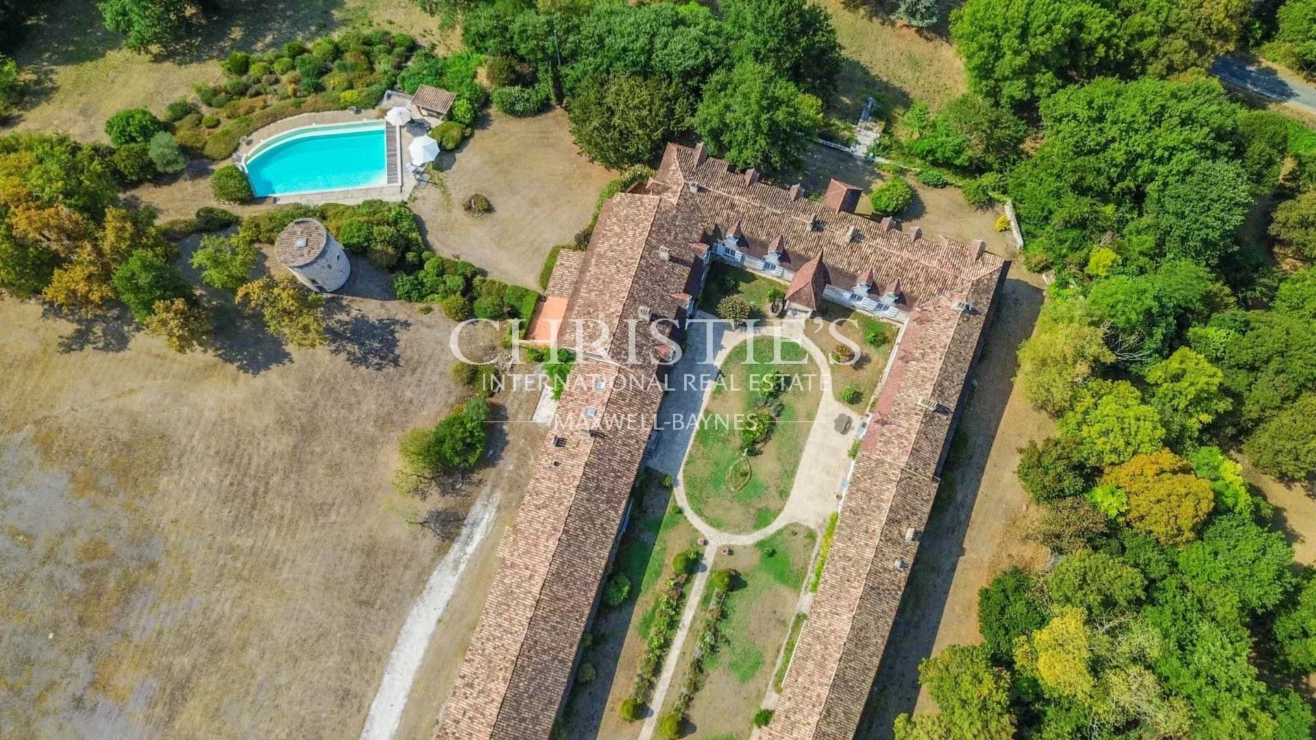 Stunning 17th Century Chartreuse With Guest Accommodation And Infinity Pool 4