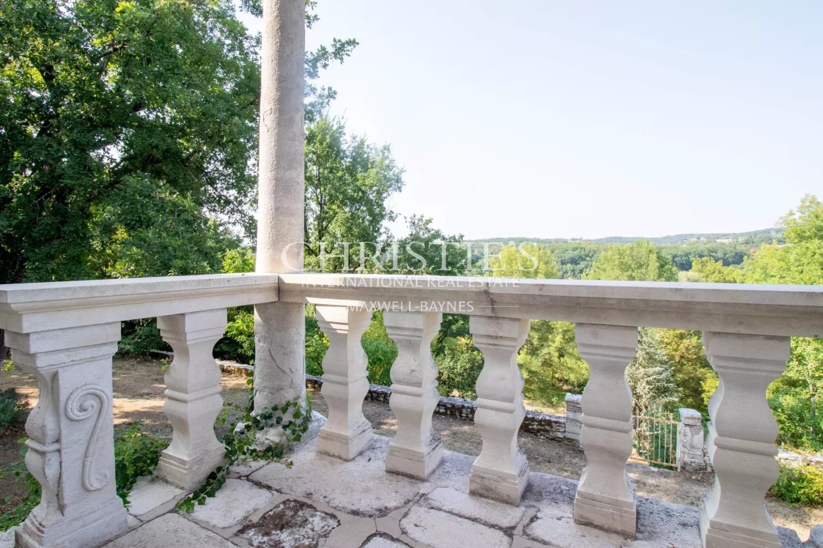 Stunning 17th Century Chartreuse With Guest Accommodation And Infinity Pool 5