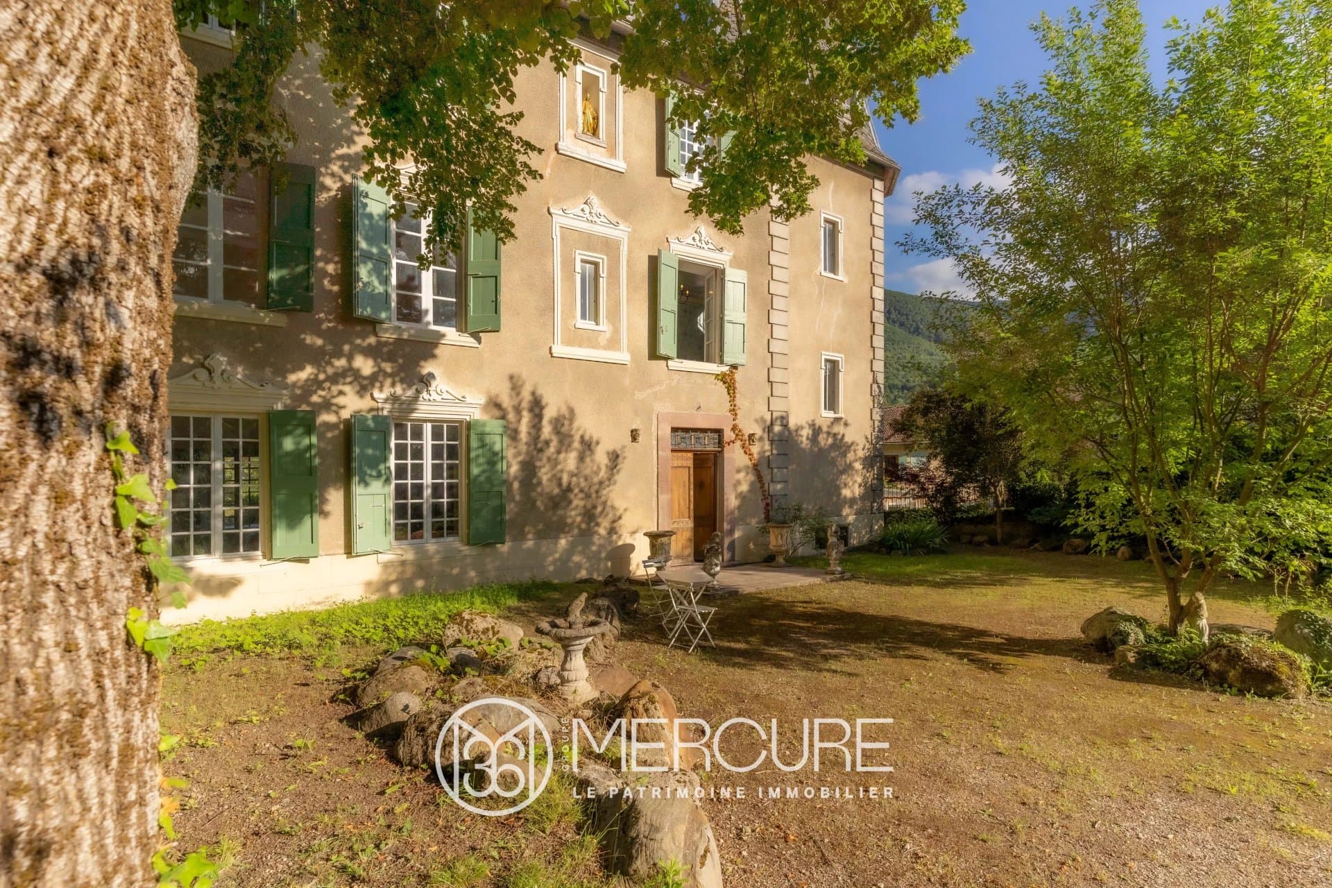 Château with Stunning Mountain Views and Spacious Grounds 3