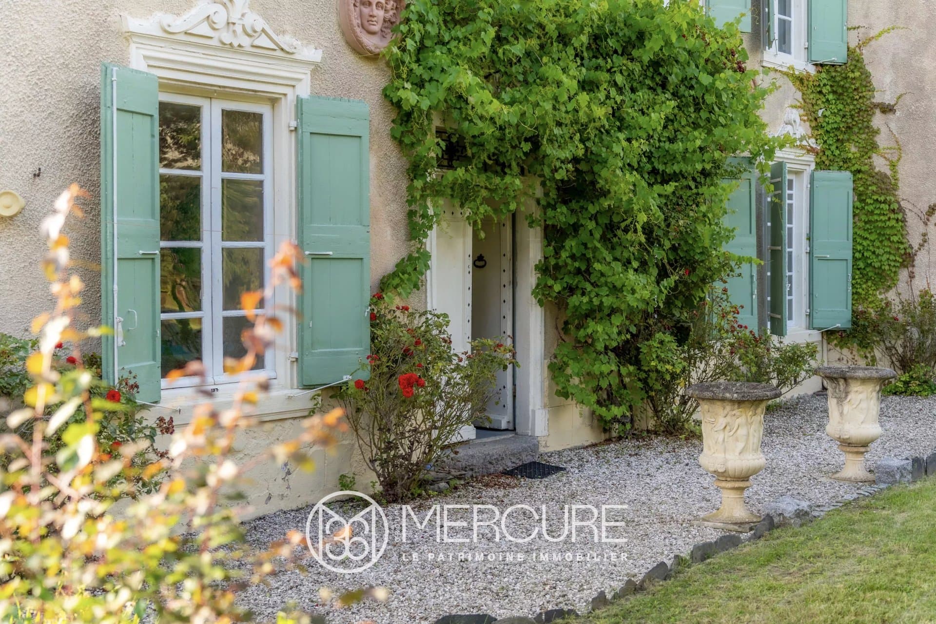 Château with Stunning Mountain Views and Spacious Grounds 5