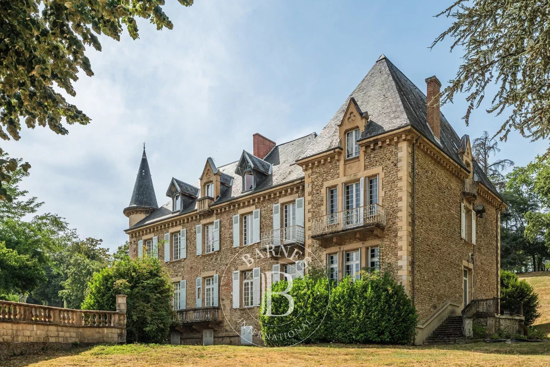 Elegant 19th Century Château Set Within A 2 Hectare Park 2