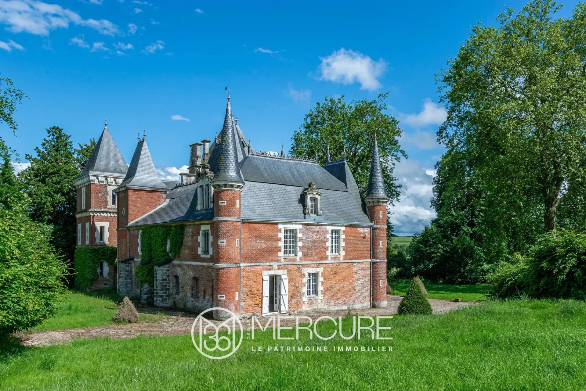 Elegant 17th and 19th Century Château with Annex and Expansive Grounds 2