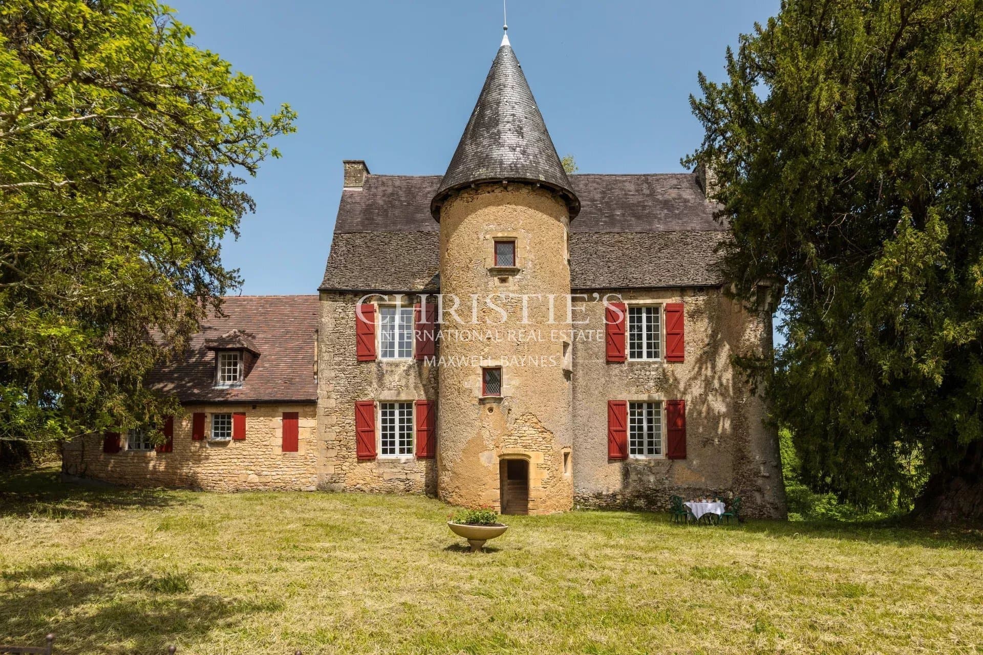 Historic Renaissance Château Near Sarlat-la-Canéda with 5 Bedrooms — Château for sale in Nouvelle-Aquitaine, France