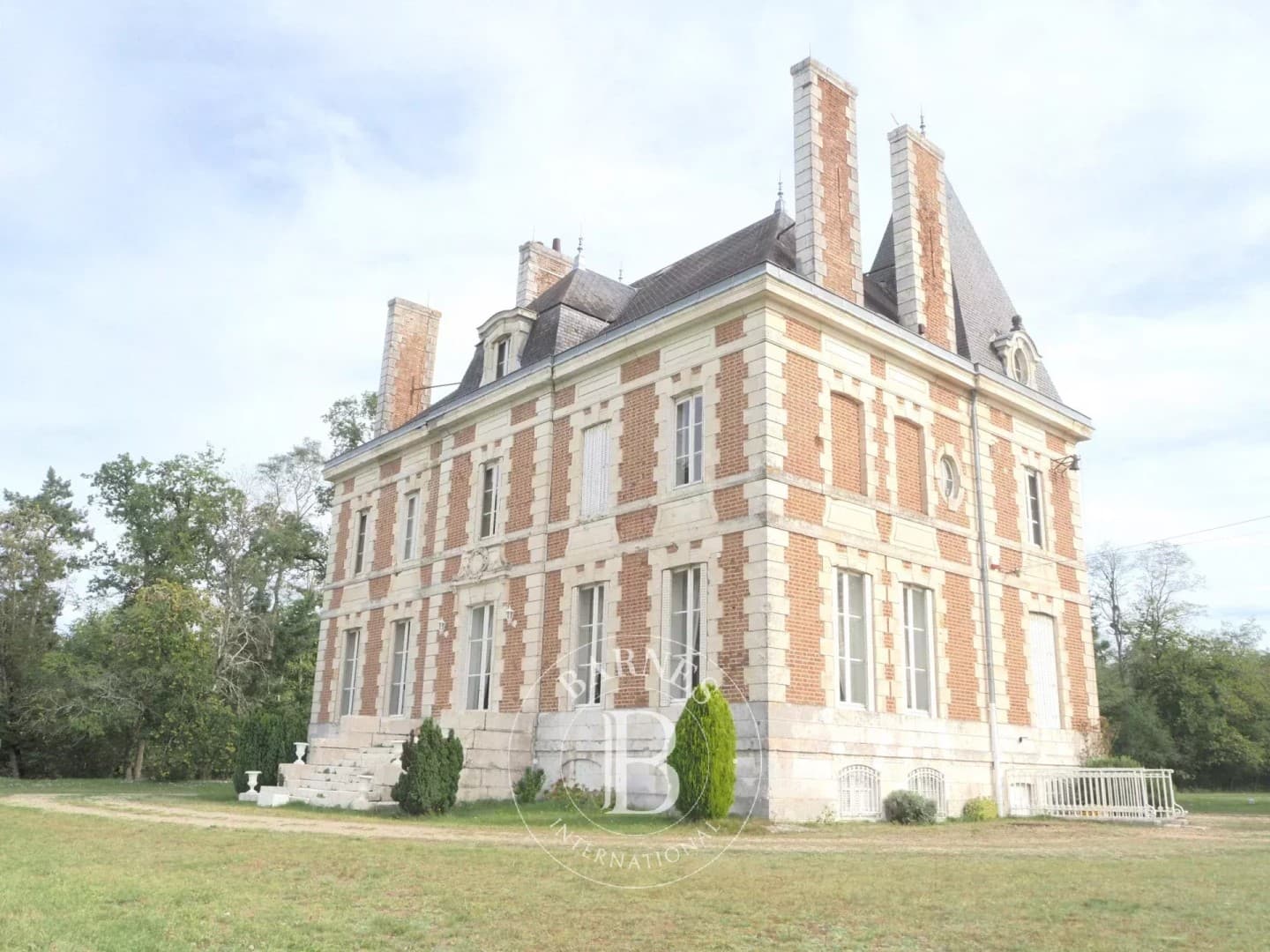 19th Century Château With 13 Bedrooms And Wooded Grounds — Château for sale in France