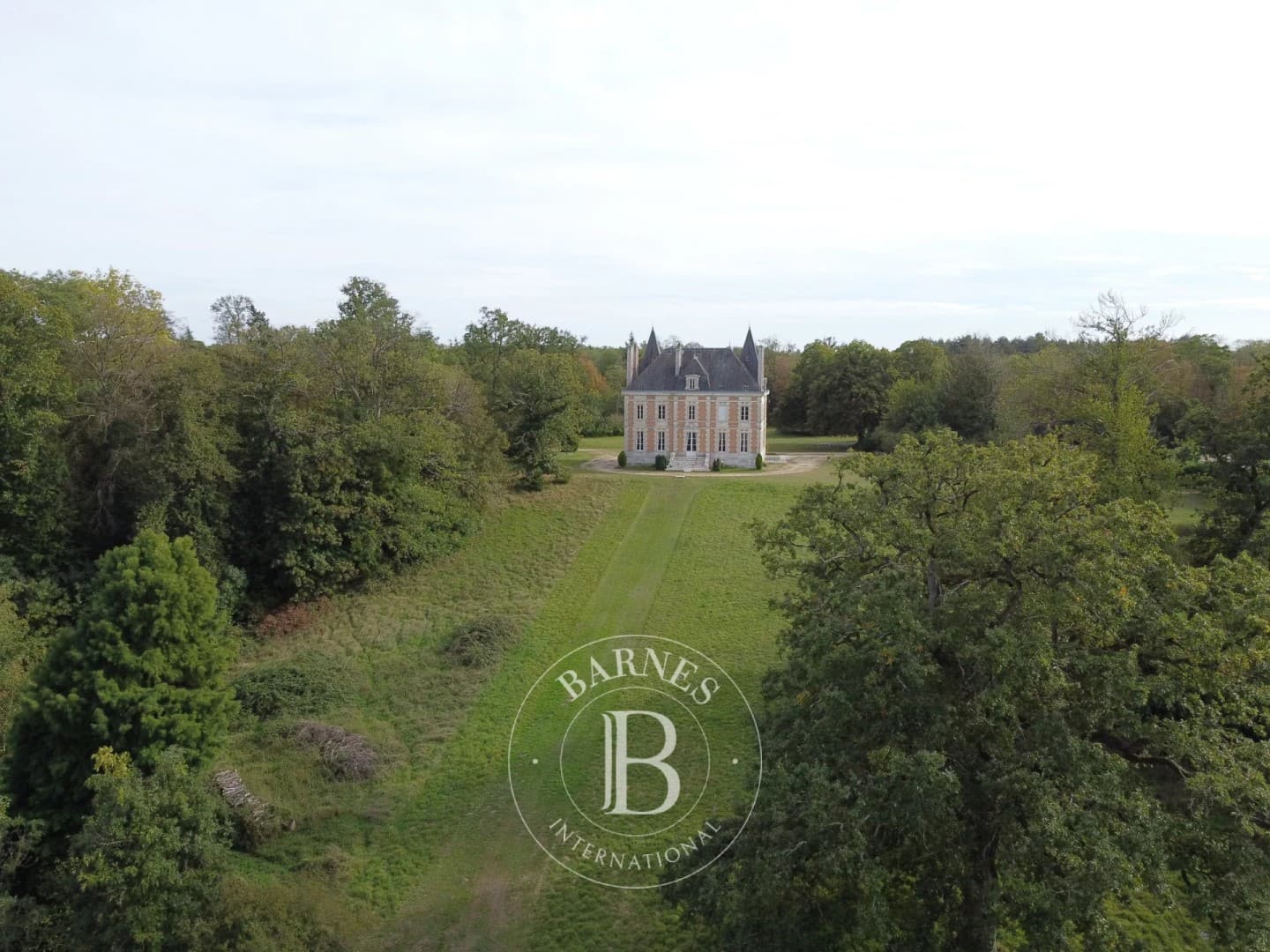 19th Century Château With 13 Bedrooms And Wooded Grounds 4