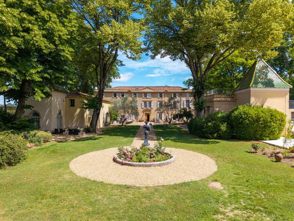 Spacious Castle With 15 Bedrooms And Kitchen 2