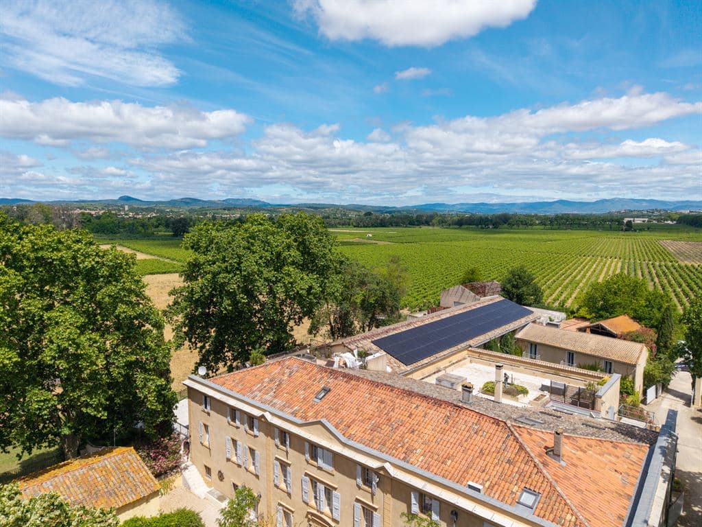 Spacious Castle With 15 Bedrooms And Kitchen 3
