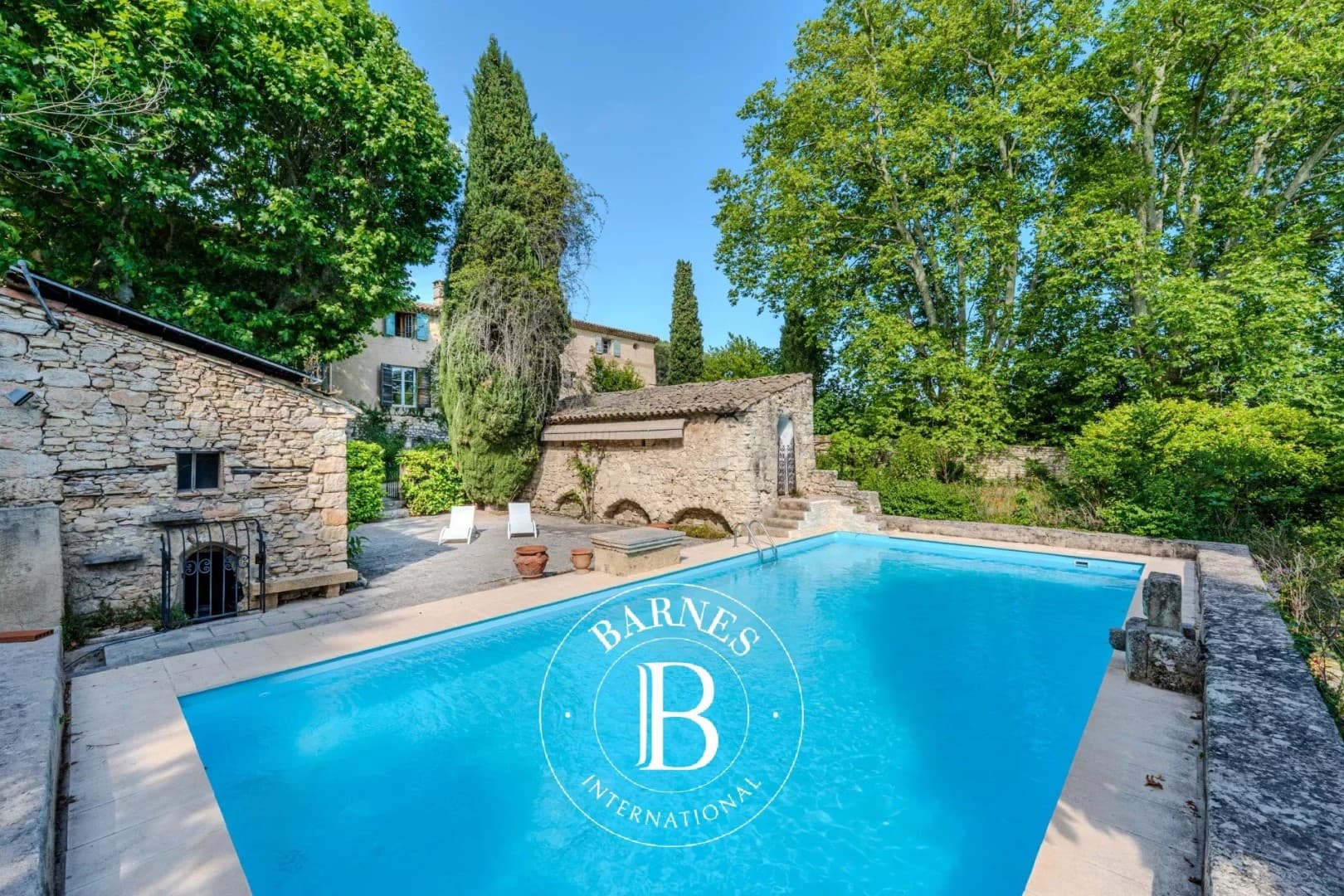 Historic Castle with Dovecote House and Swimming Pool in Aix-en-Provence 2