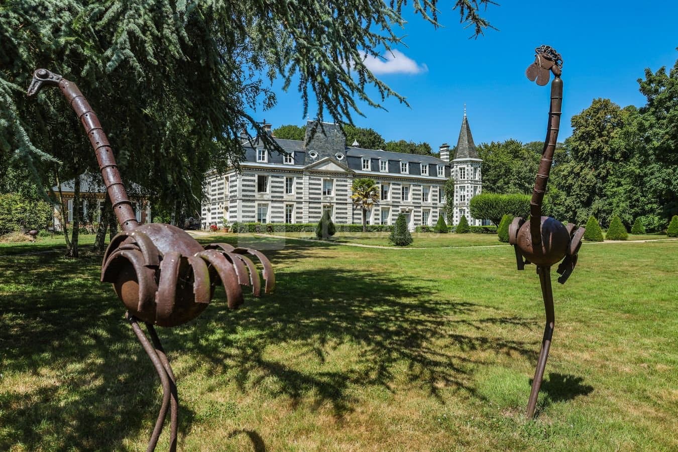 17th Century Castle With 16 Bedrooms And 5.3 Hectare Park