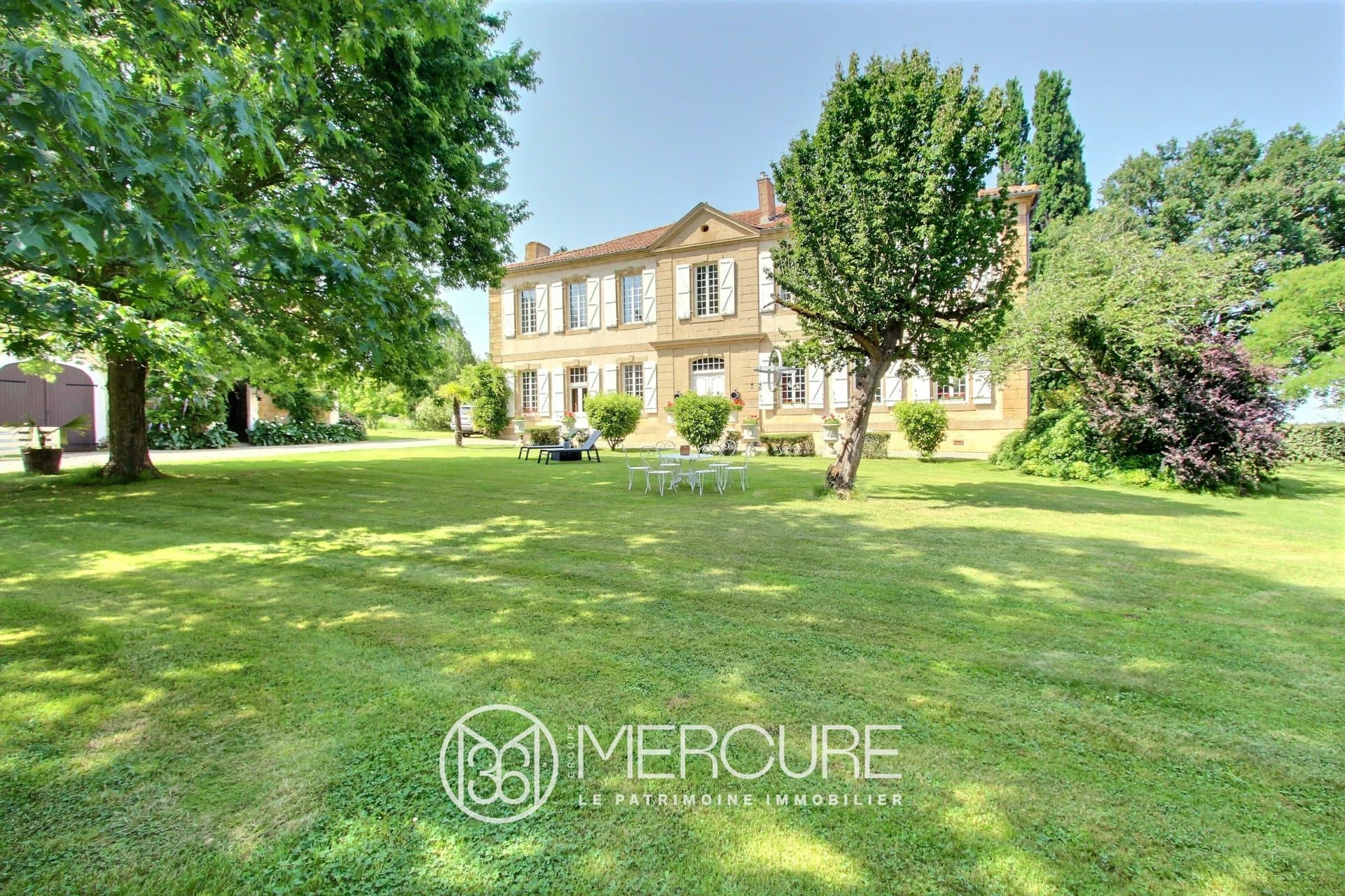 Elegant 18th Century Château With Guest House And Swimming Pool 2