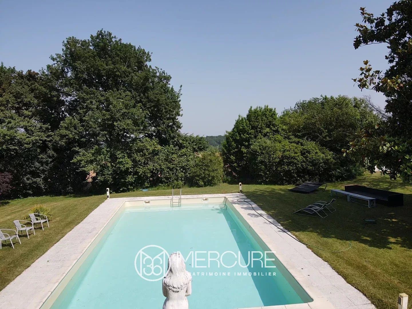 Elegant 18th Century Château With Guest House And Swimming Pool 3