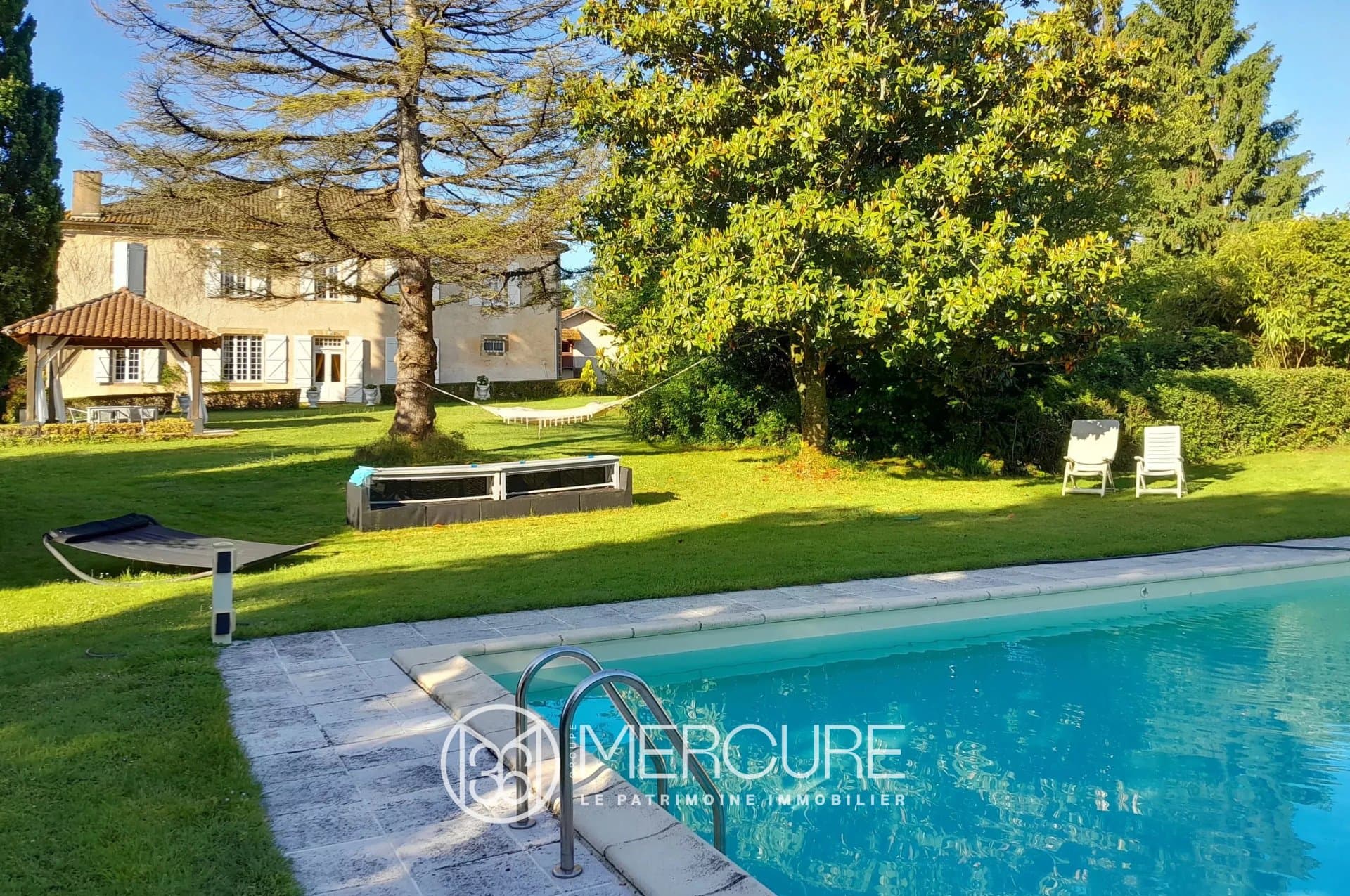 Elegant 18th Century Château With Guest House And Swimming Pool 3