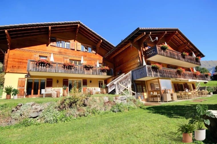 Chalet Property with 15 Bedrooms and Stunning Views