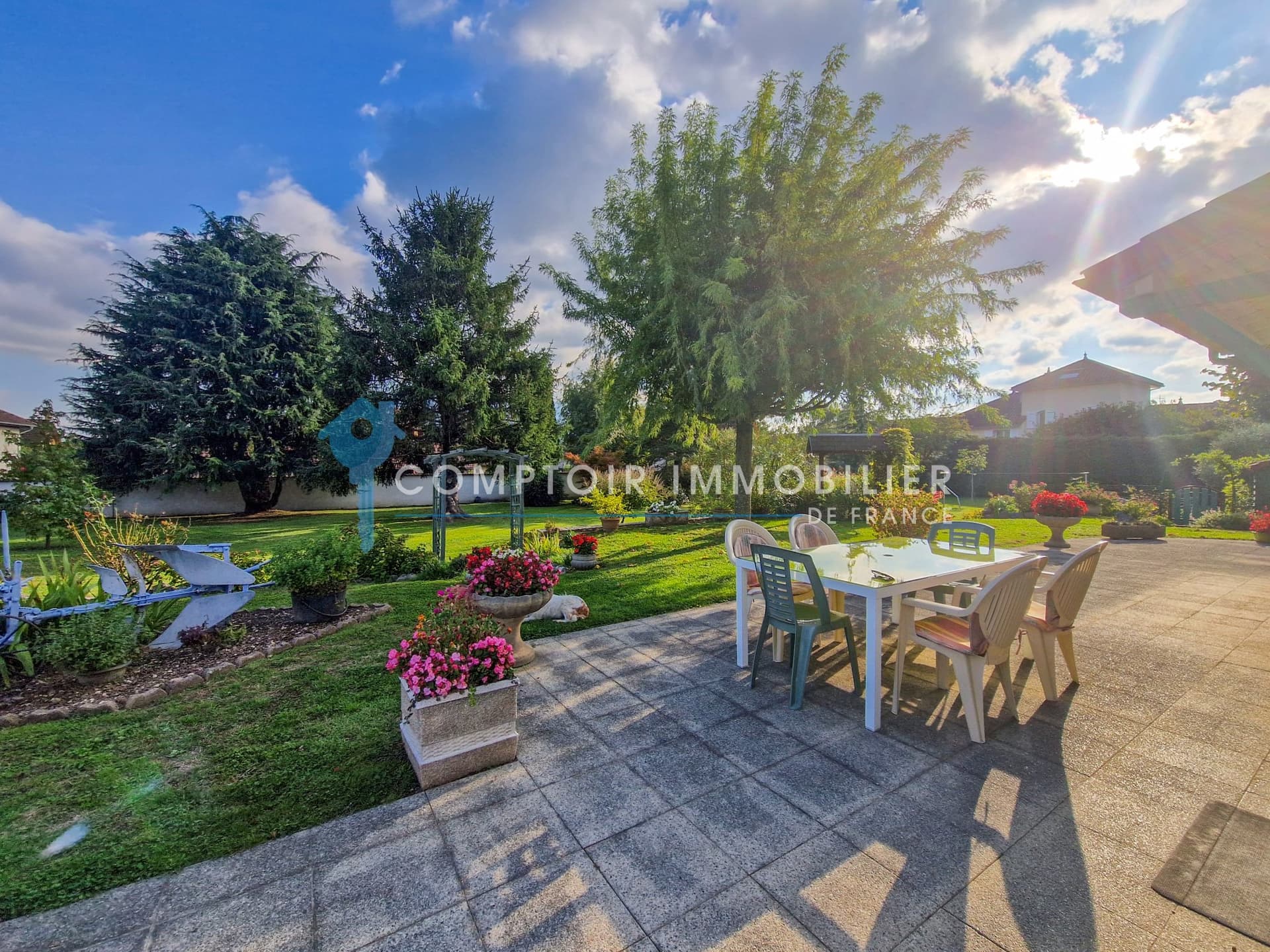 Architect-Designed Property With Annex And Scenic Views 3