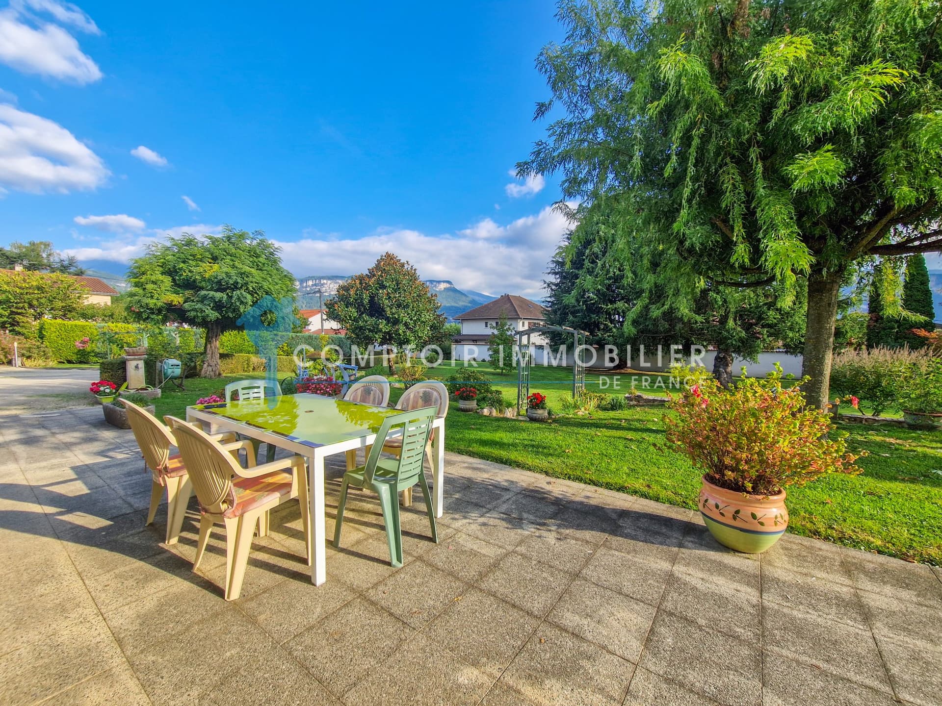 Architect-Designed Property With Annex And Scenic Views 4