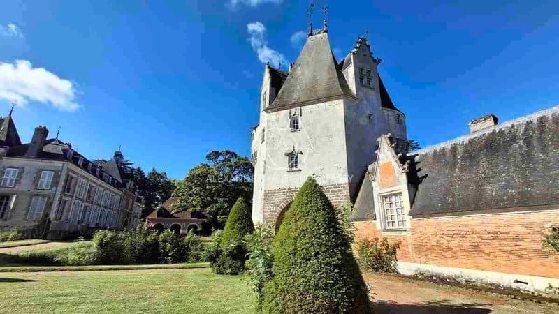 Historic Château Estate With 22 Bedrooms And 42 Hectares Of Landscaped Park 4