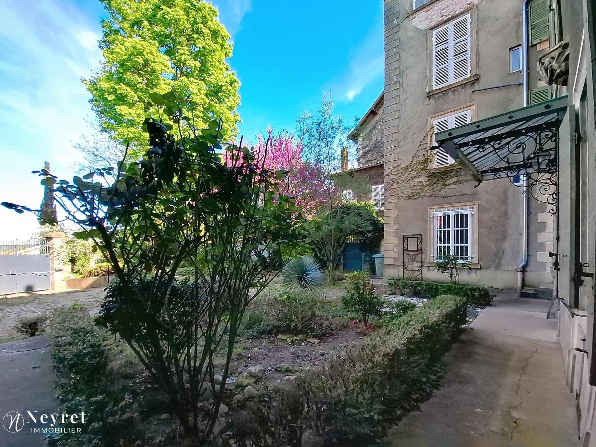 Charming 19th Century Castle with 9 Bedrooms 4