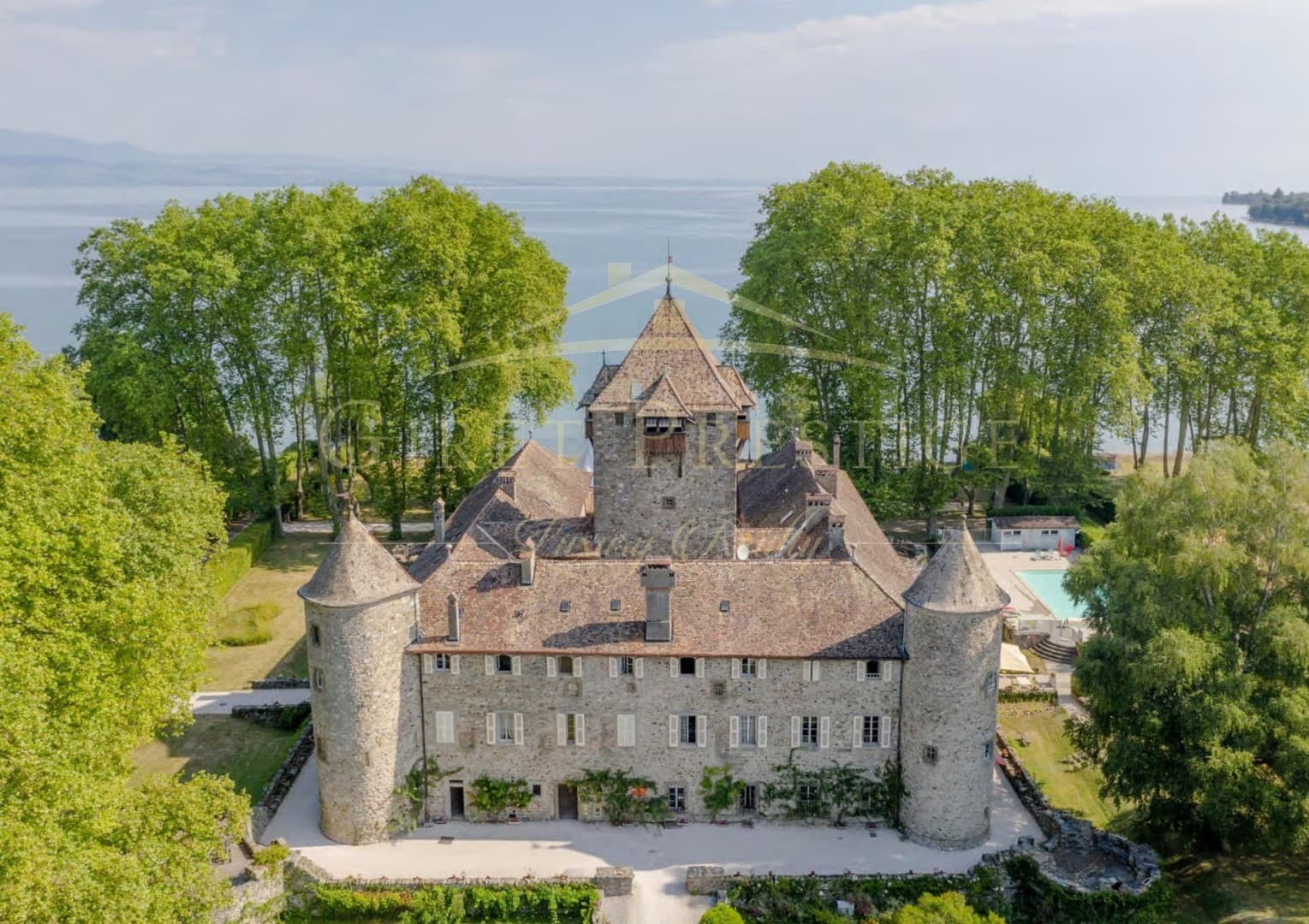 Prestigious Château With 17 Suites And Outdoor Swimming Pool 5