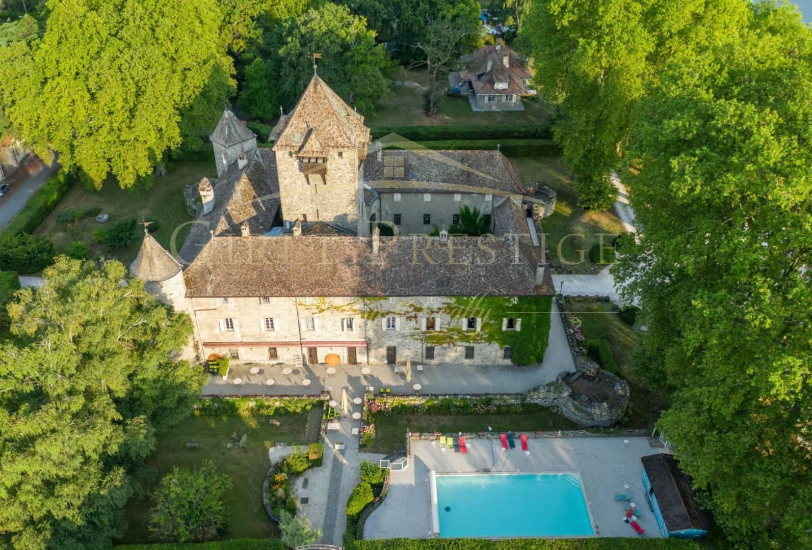 Prestigious Château With 17 Suites And Outdoor Swimming Pool 5