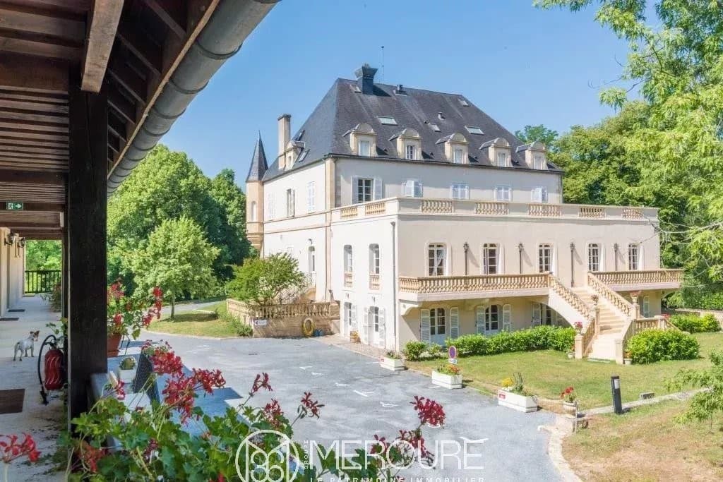 19th Century Château With 120 Beds And Heated Swimming Pool 2
