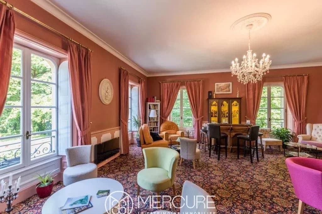 19th Century Château With 120 Beds And Heated Swimming Pool 4