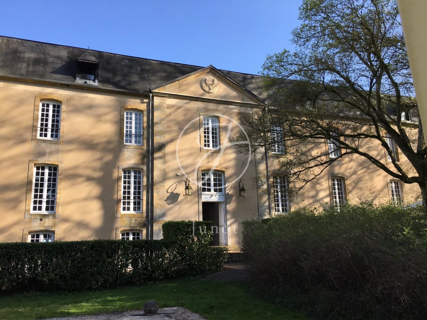 Historic Castle with 15 Bedrooms and Remarkable Gardens 2