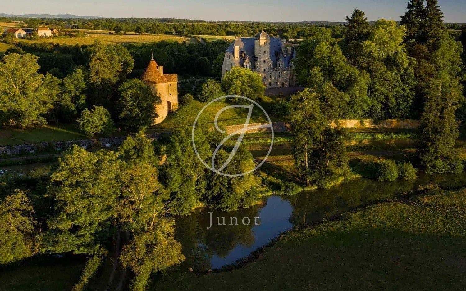 Historic Castle with 15 Bedrooms and Remarkable Gardens 4