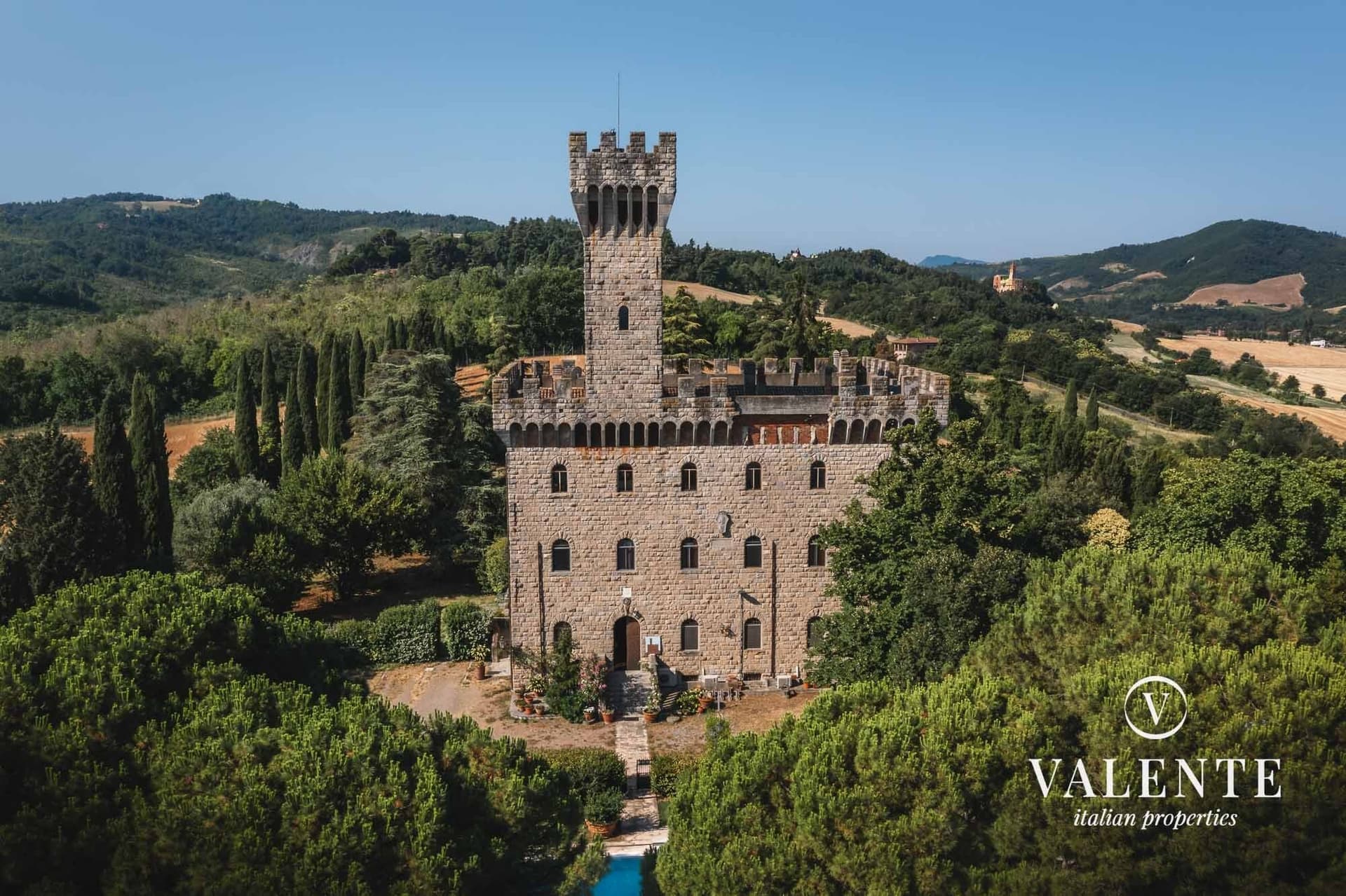 Castello Macchiavelli: Historic Castle with Pool and Breathtaking Views 2