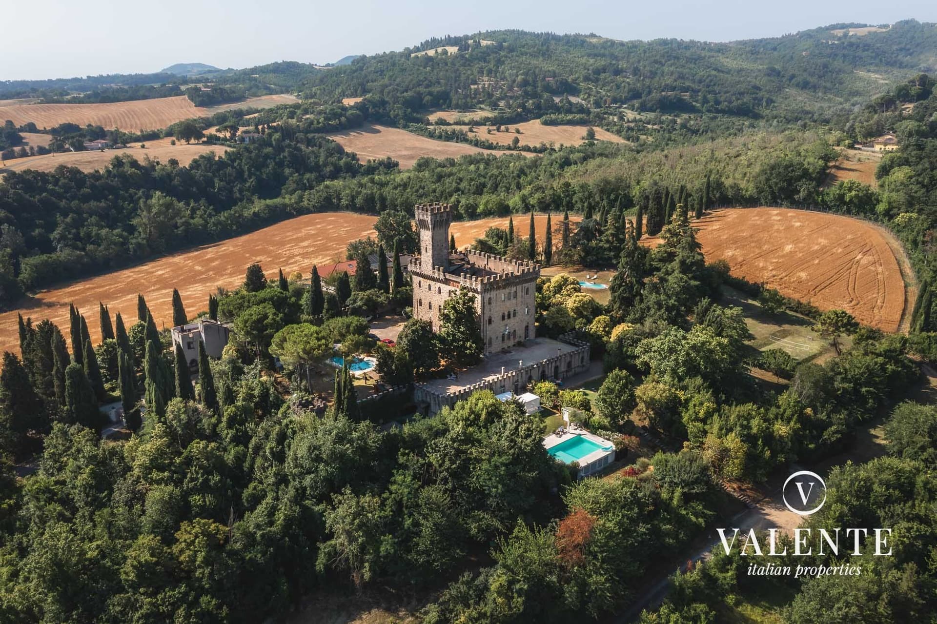 Castello Macchiavelli: Historic Castle with Pool and Breathtaking Views 3