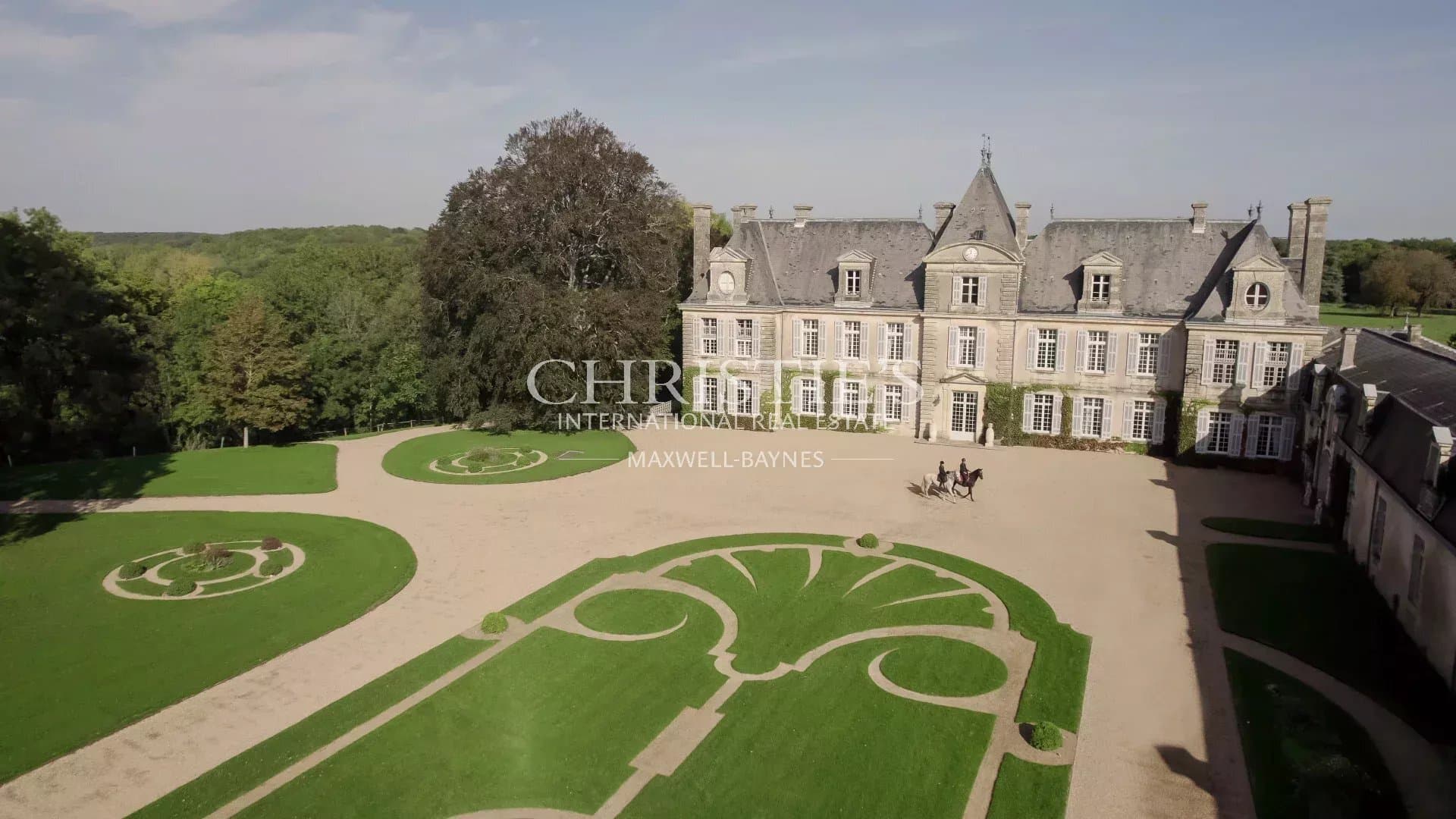 Exceptional 18th Century Château Hotel With Extensive Grounds 3