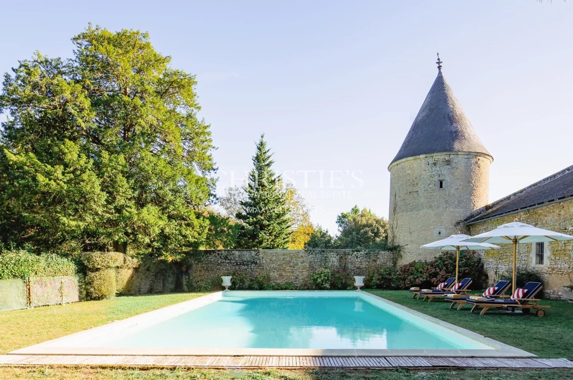 Exceptional 18th Century Château Hotel With Extensive Grounds 4