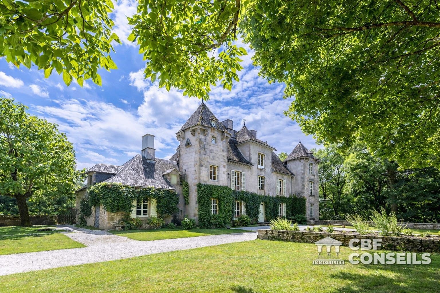 Magnificent 16th Century Château With 10 Bedrooms And Spa 2