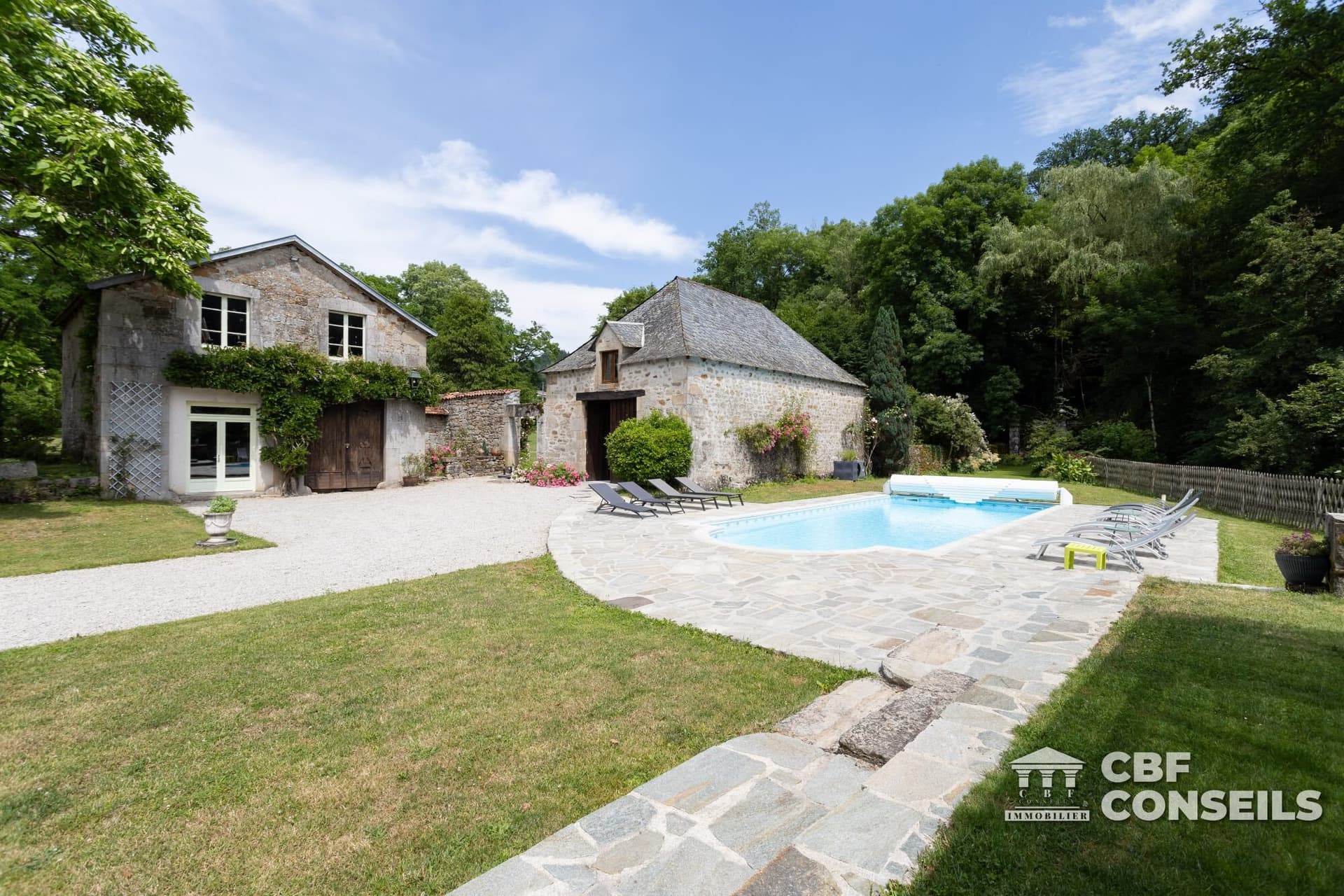 Magnificent 16th Century Château With 10 Bedrooms And Spa 4