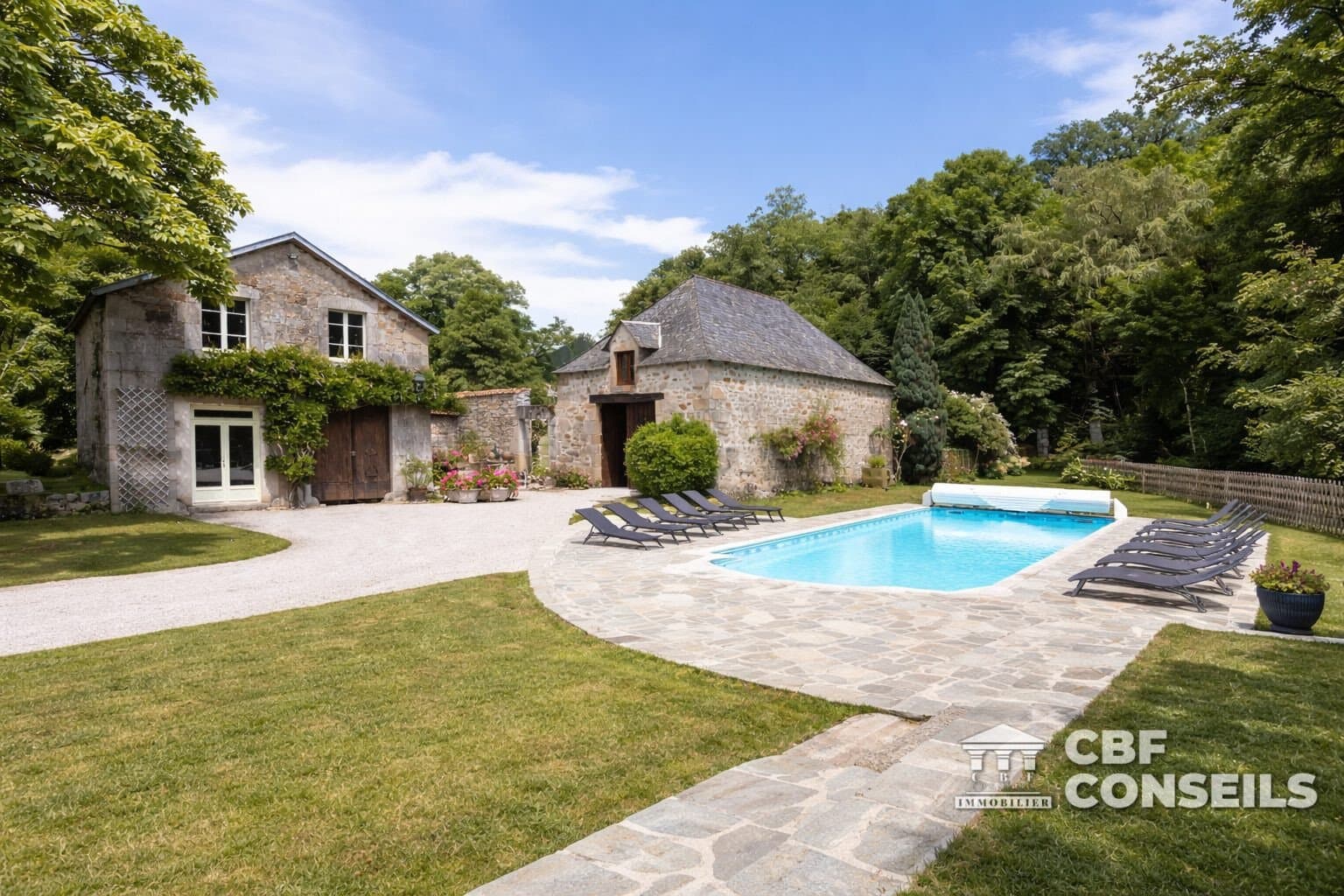 Magnificent 16th Century Château With 10 Bedrooms And Spa 5