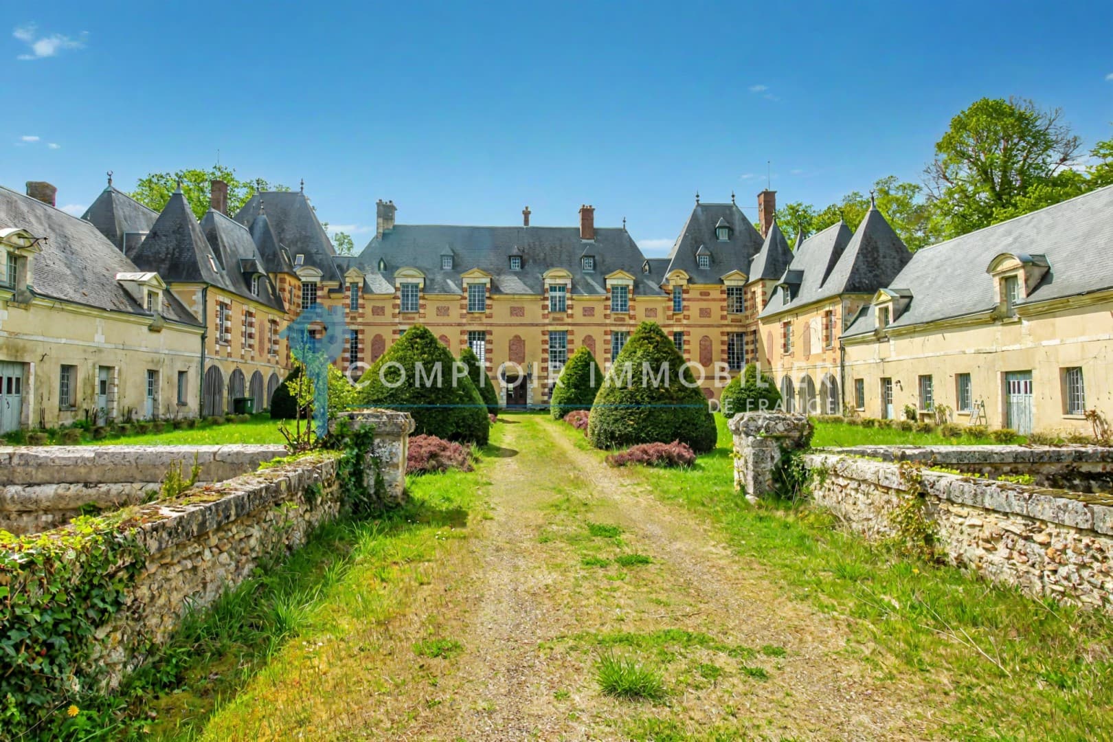 Historic 17th Century Castle With 32 Bedrooms And Indoor Pool 3