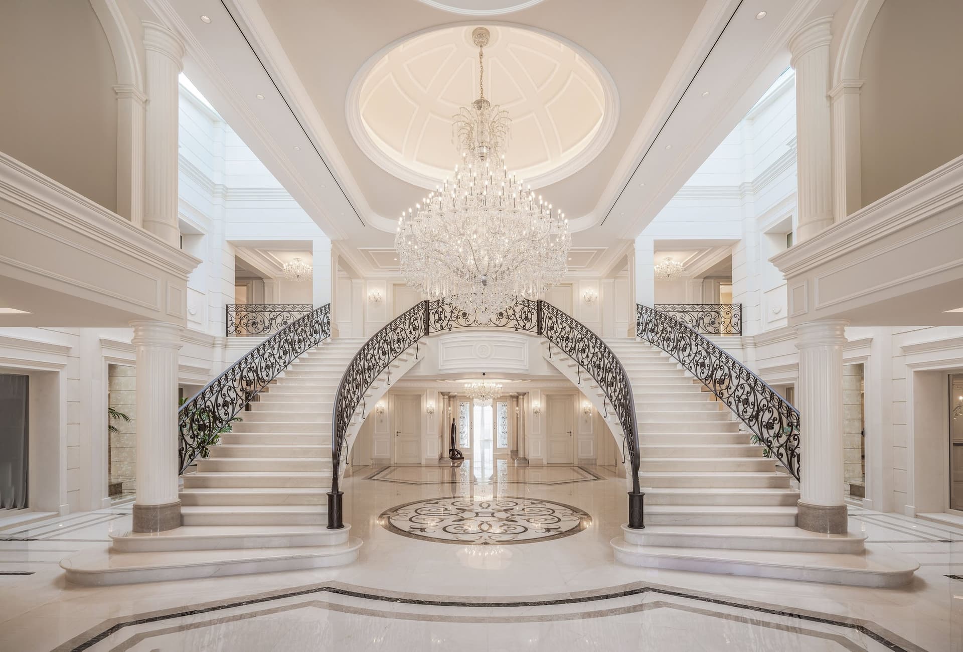Award-Winning Mansion with Panoramic Mediterranean Views 4