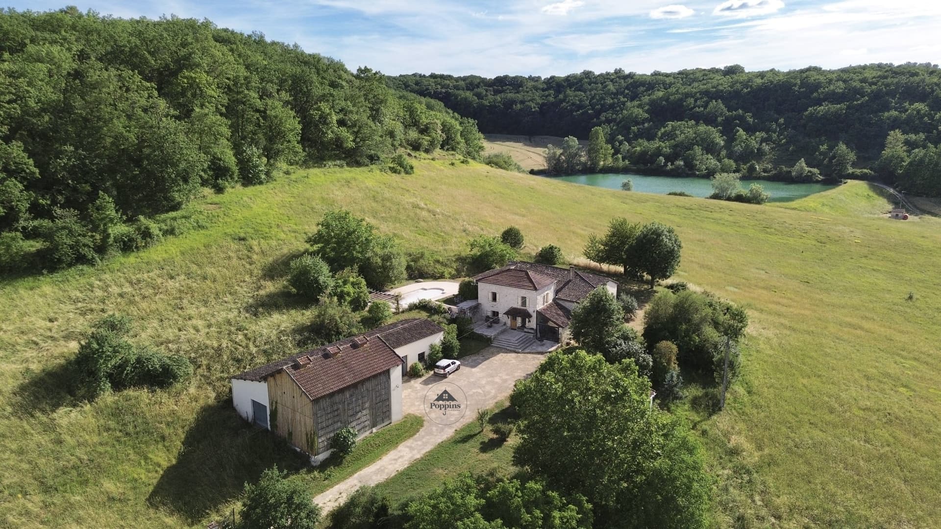 Beautifully Renovated Stone House With Guest Cottage And Saltwater Pool 3