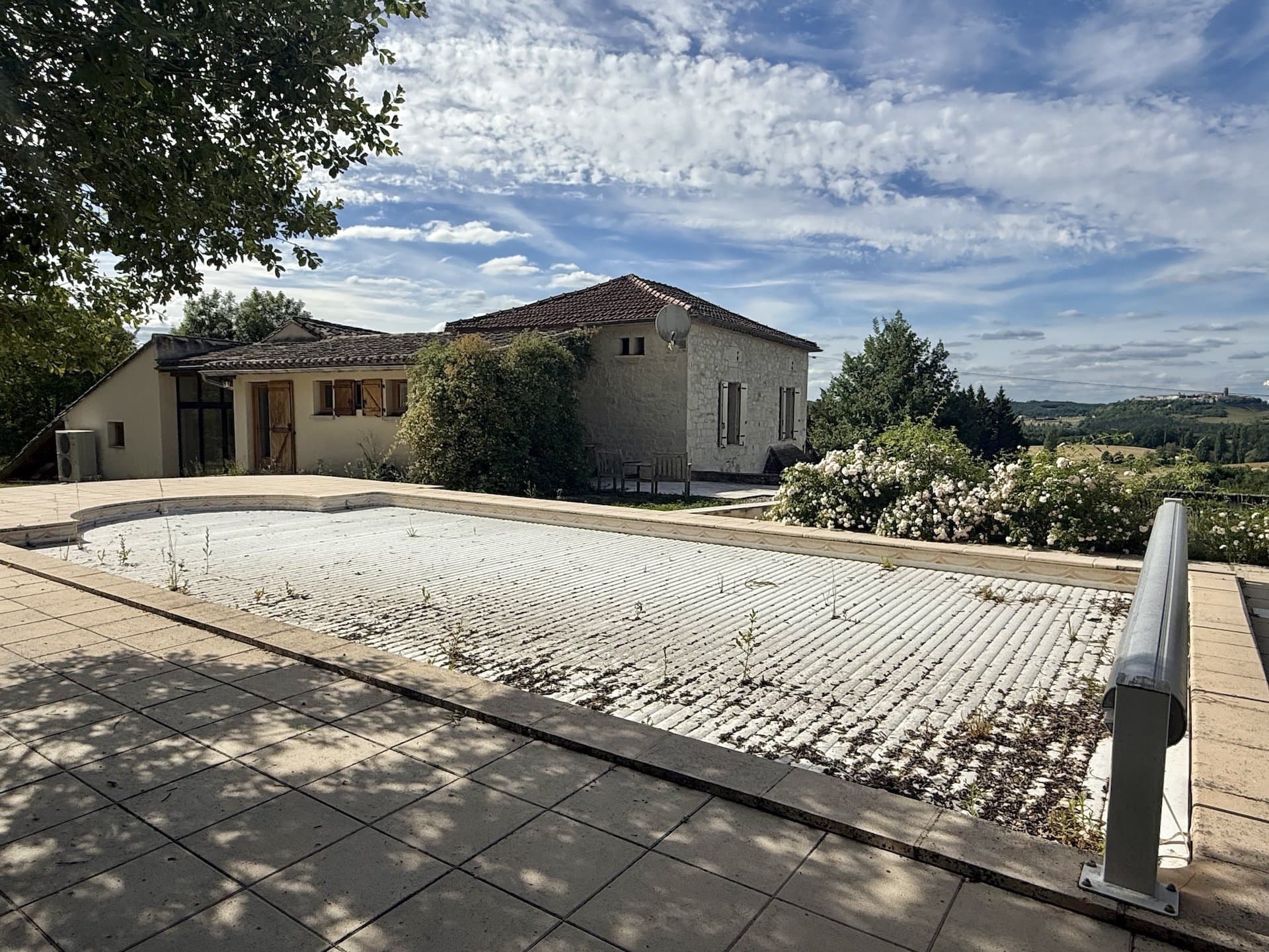 Beautifully Renovated Stone House With Guest Cottage And Saltwater Pool 2