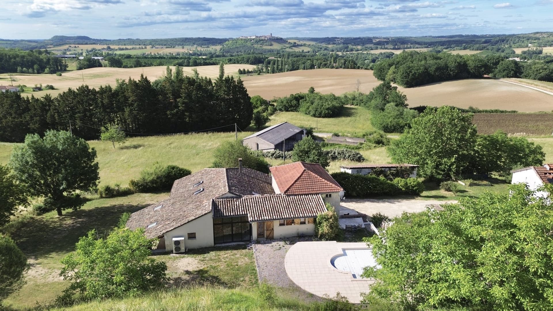 Beautifully Renovated Stone House With Guest Cottage And Saltwater Pool 4