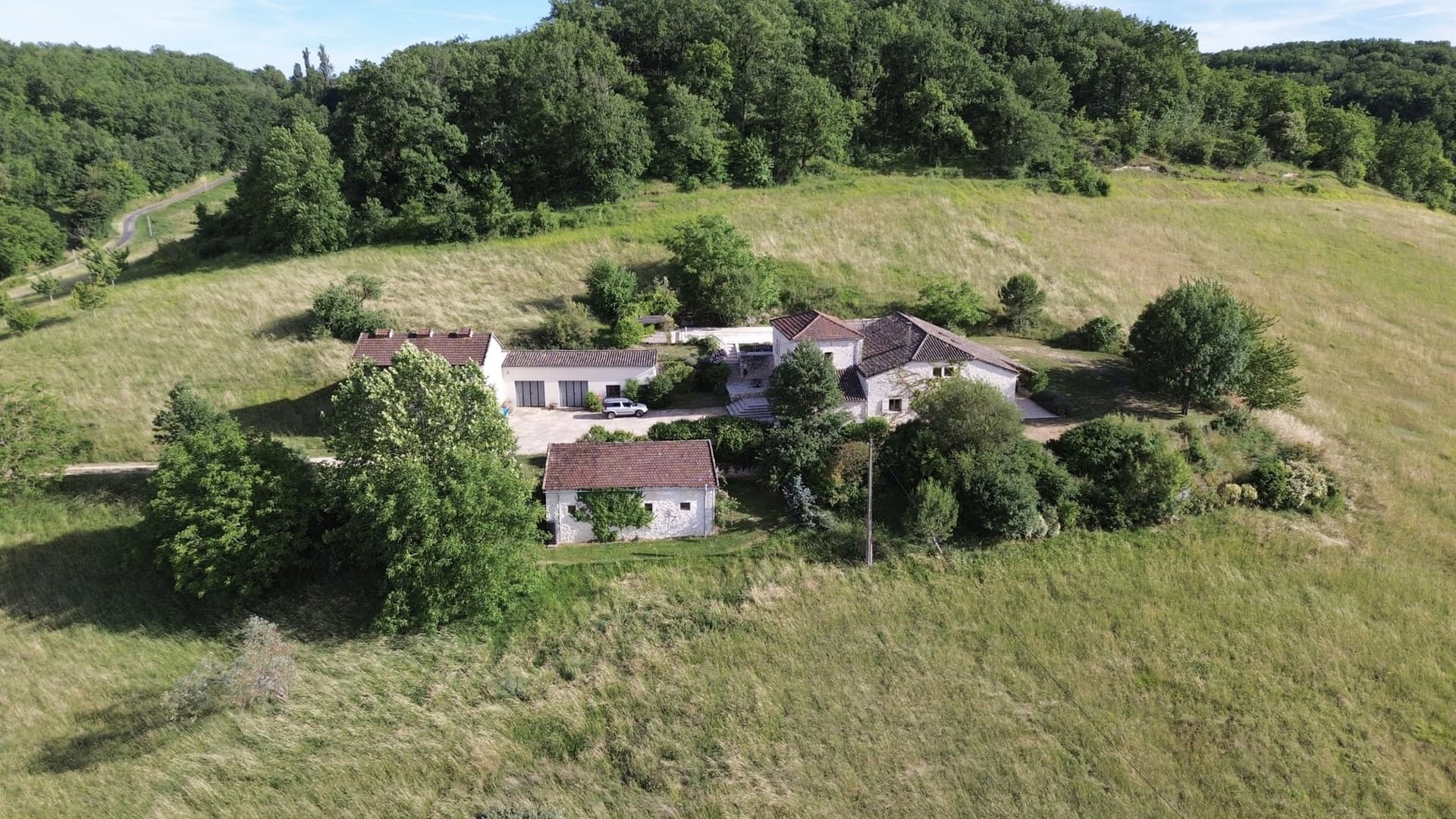 Beautifully Renovated Stone House With Guest Cottage And Saltwater Pool 5