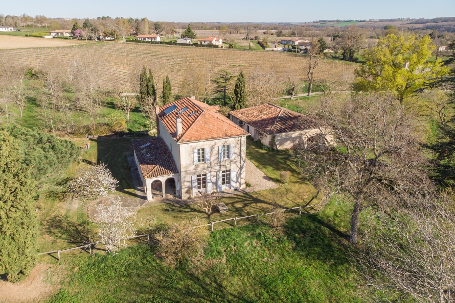 Spacious Manor With Outbuilding And Riding Arena On 9 Hectares 2