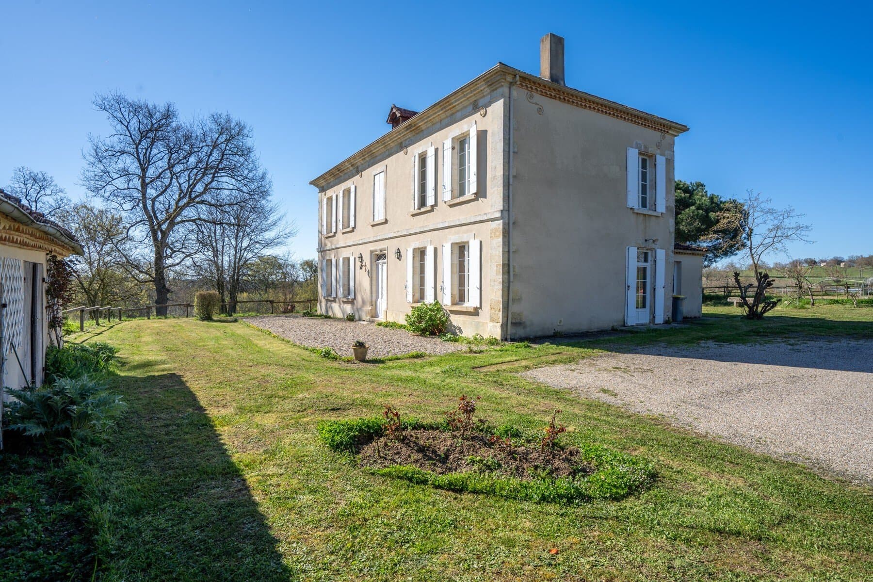 Spacious Manor With Outbuilding And Riding Arena On 9 Hectares 4