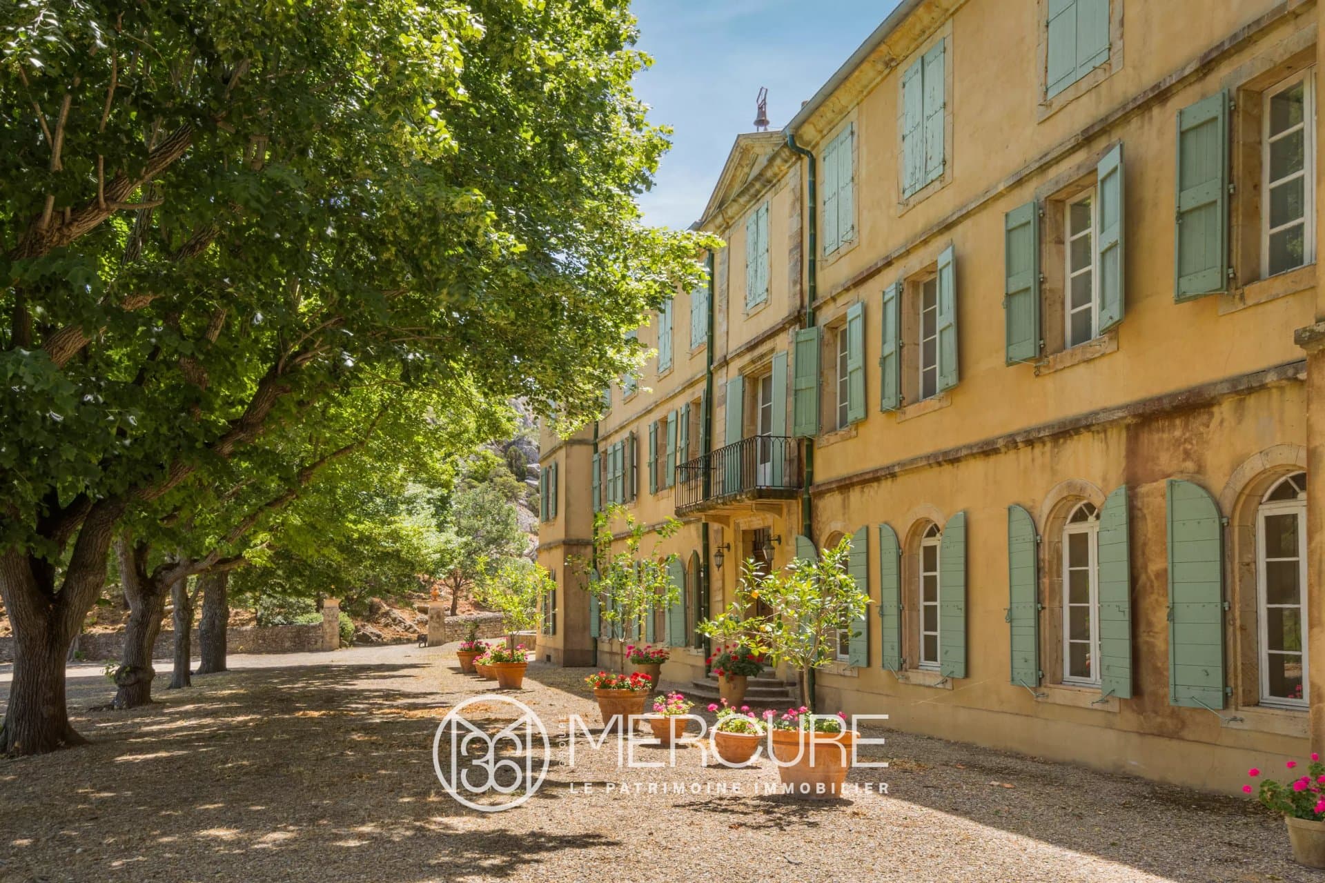 Magnificent Château With Bastide And Extensive Grounds