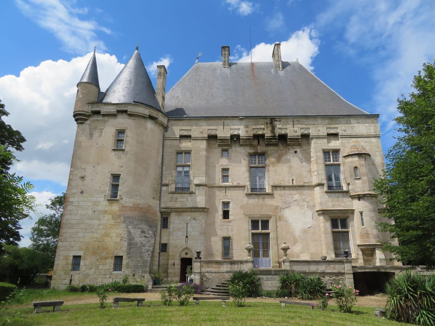 15th Century Château With 7 Bedrooms In A 3 Ha Park Near Gannat 3