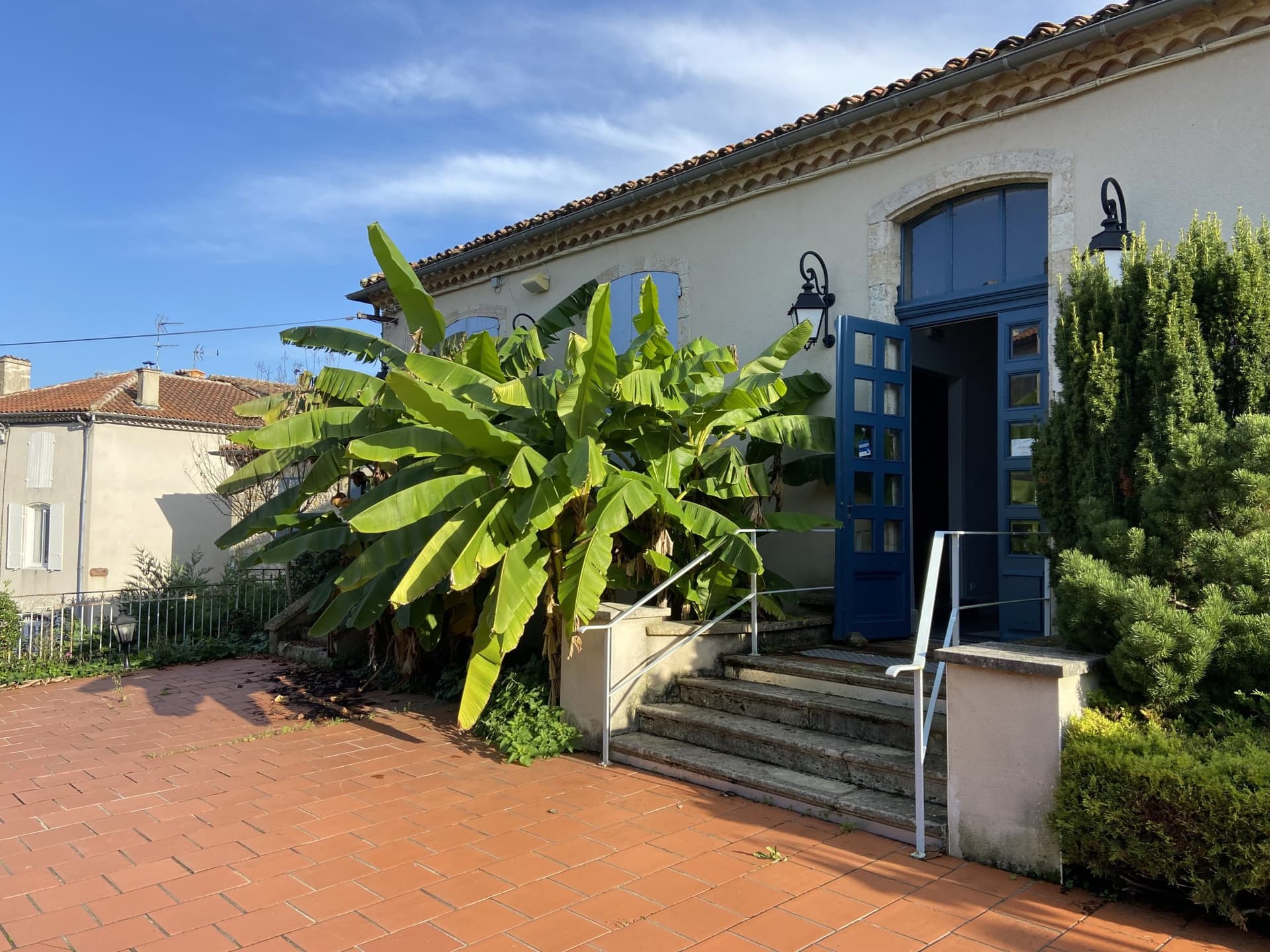 Majestic Chartreuse With Chapel And Lush Garden — in Gers, Occitanie