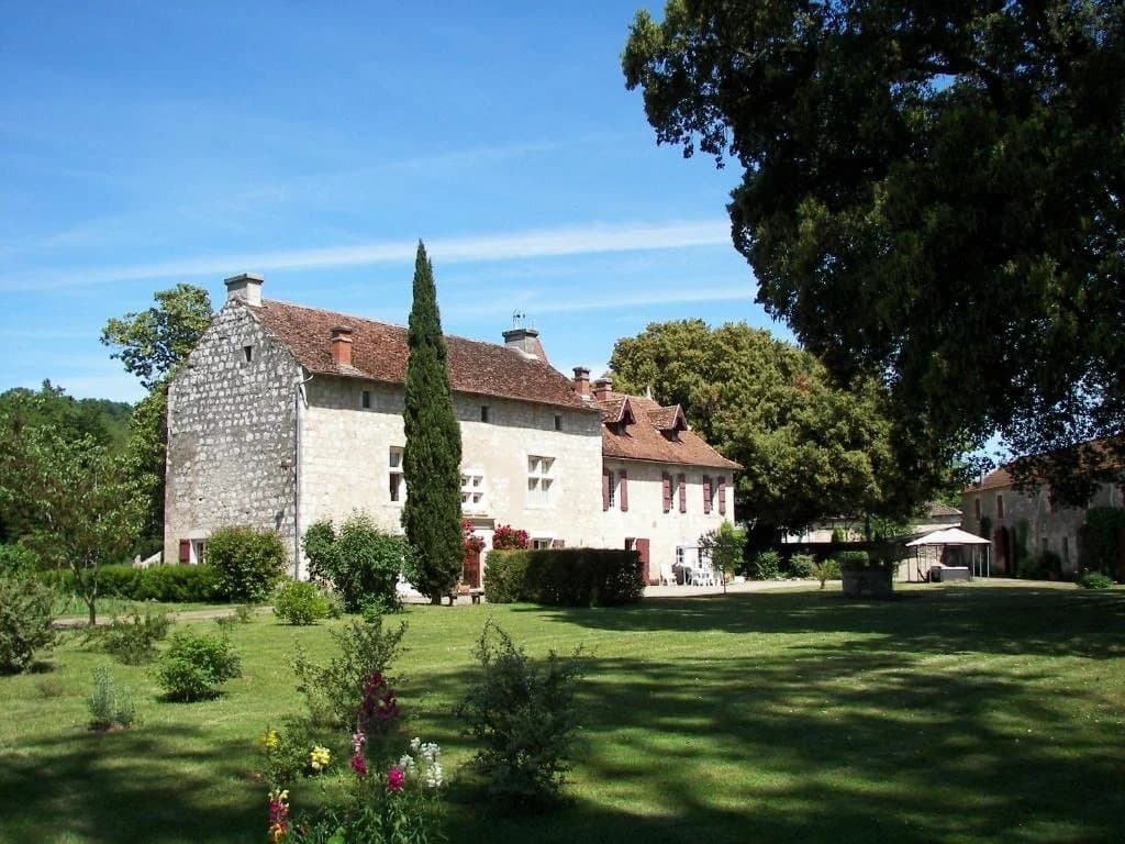 Historic Château With Swimming Pool And Outbuildings 2