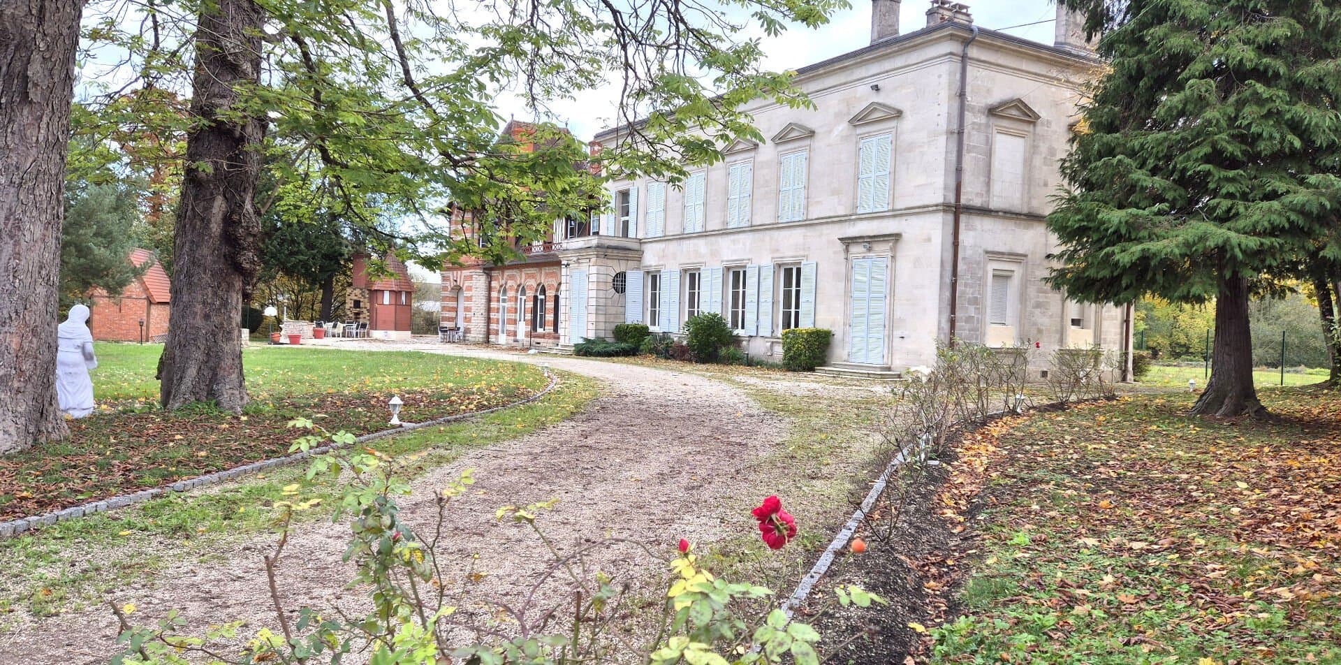 Château to Renovate with 8 Bedrooms and Spacious Grounds