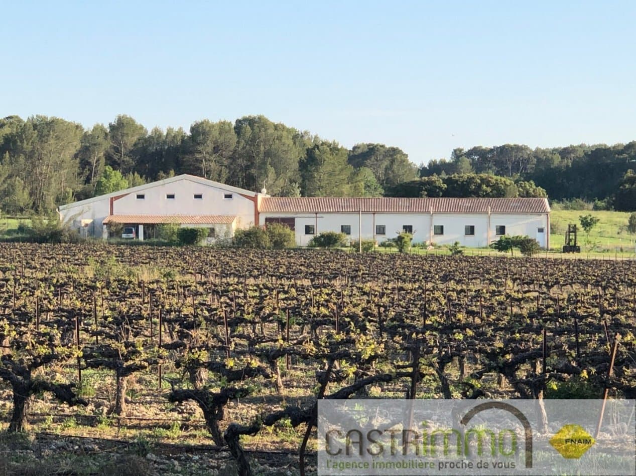 Equestrian Farmhouse With Covered Riding Arena And Above-Ground Pool — in France